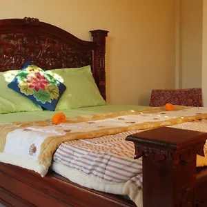 Проживание в семье Kabera House 2